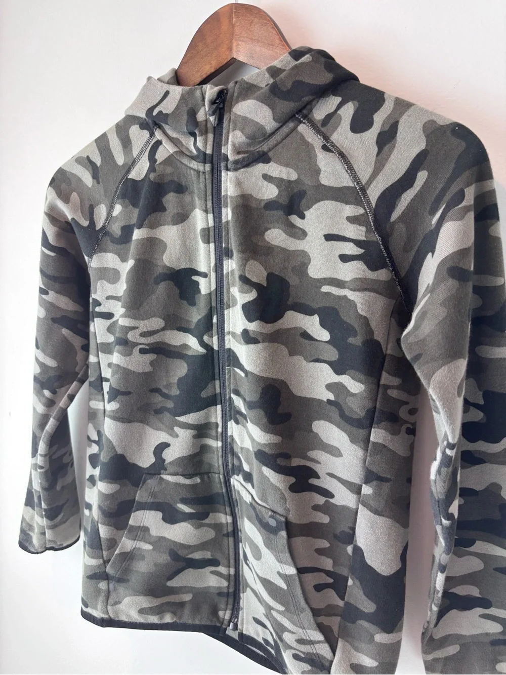 GapFit Boys’ Camo Full-Zip Hoodie Size L 10-11